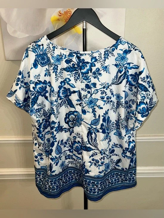 Women’s Blue and White Floral Print Loose Shirt Plus Size Top! Size 2XL. - Picture 2 of 10